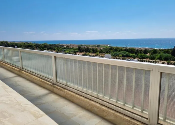 Diamond Sea View Penthouse アパート *