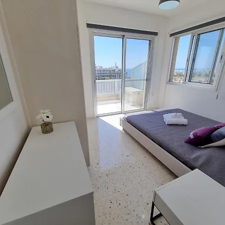 Diamond Sea View Penthouse Apartament *